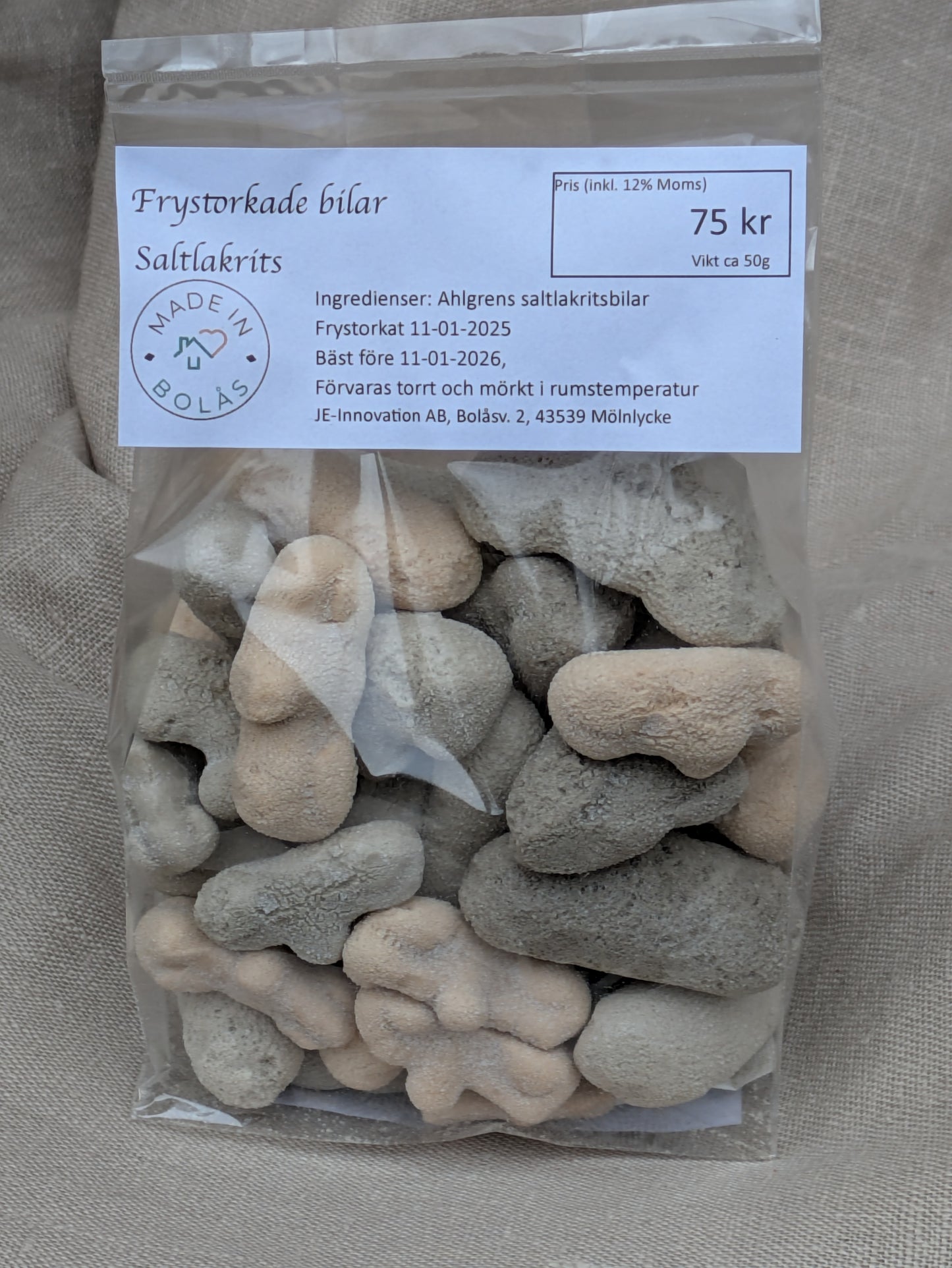 Frystorkade saltlakritsbilar